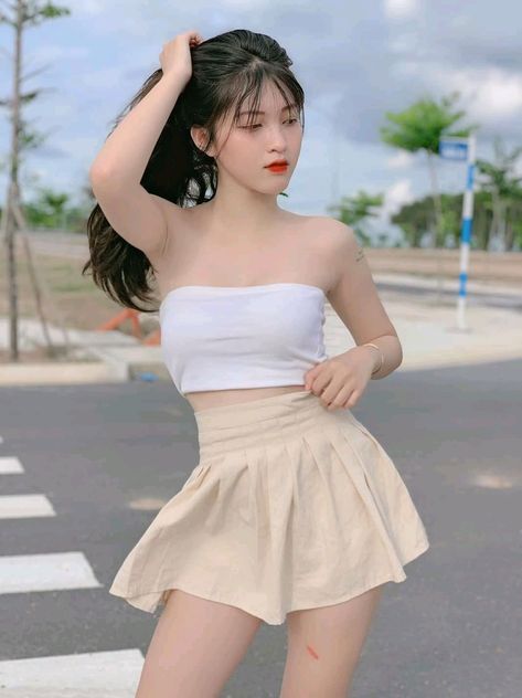 漂亮的女大學(xué)生