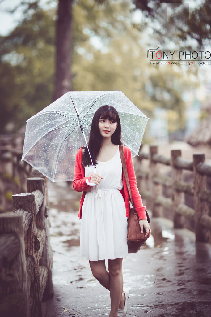 她當(dāng)著丈夫的面被耍了