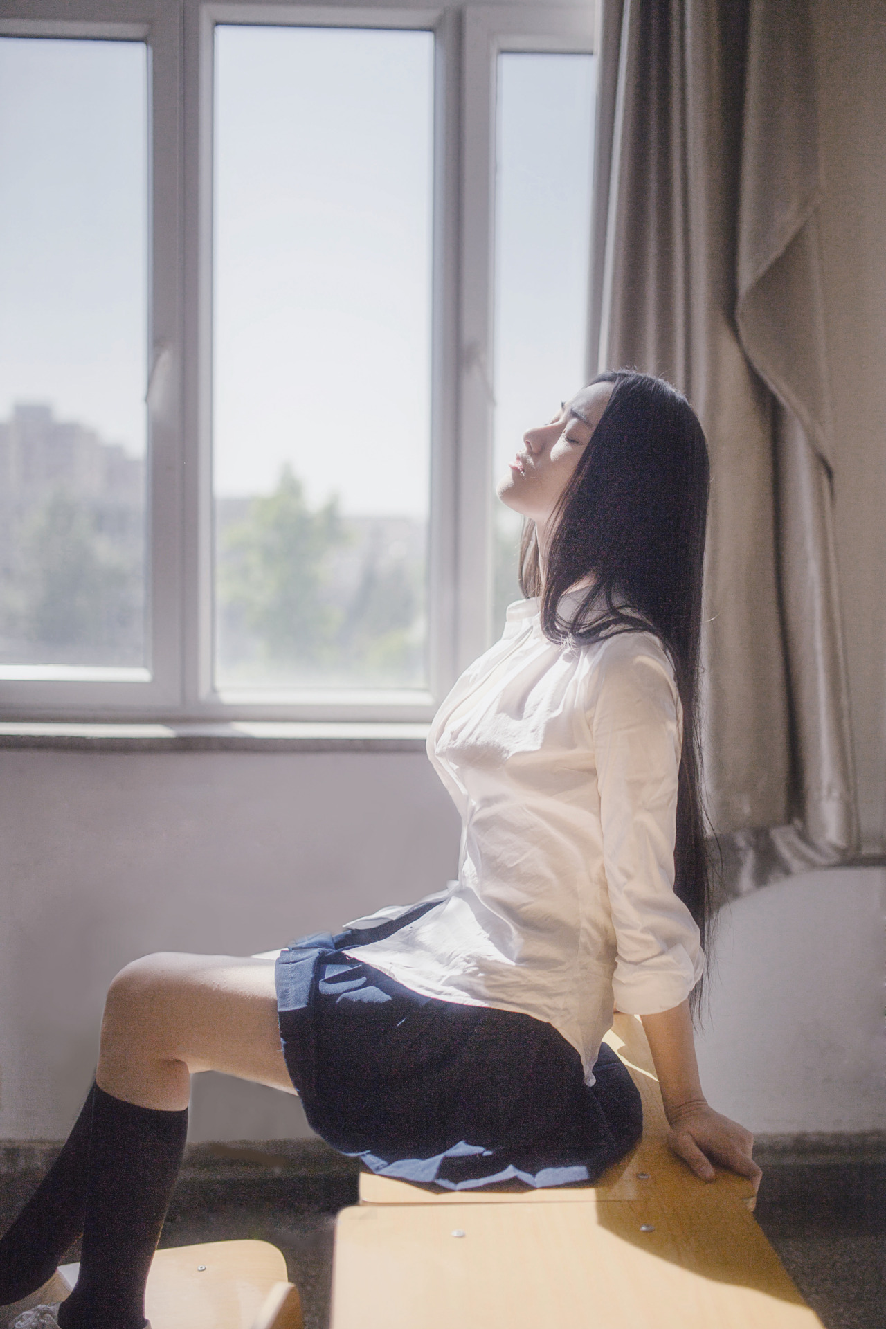 被麻繩緊縛若妻在線播放